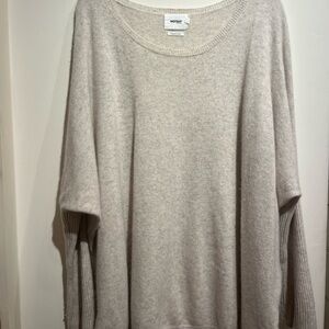 Cozy Women's Cashmere Light Gray Crew Neck Sweater